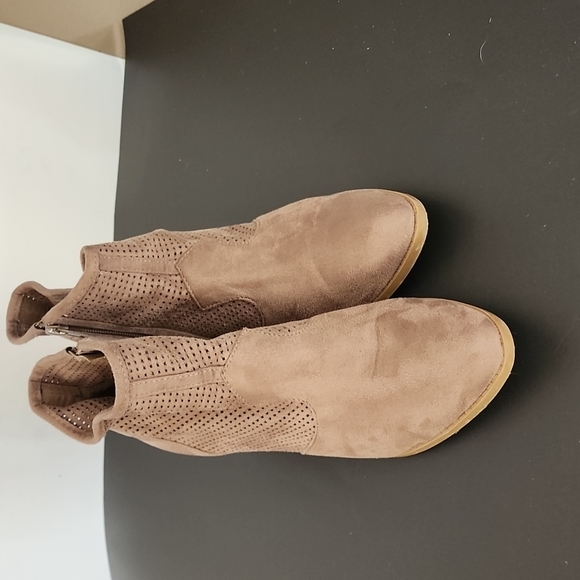 City classified tan size10 booties women's Perforated Ankle Boots suede zipper - Picture 4 of 12